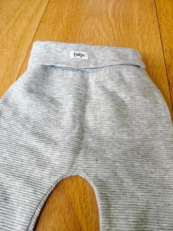 Feetje baby broekje maat 62 - lichtgrijs ribstof beschikbaar voor biedingen