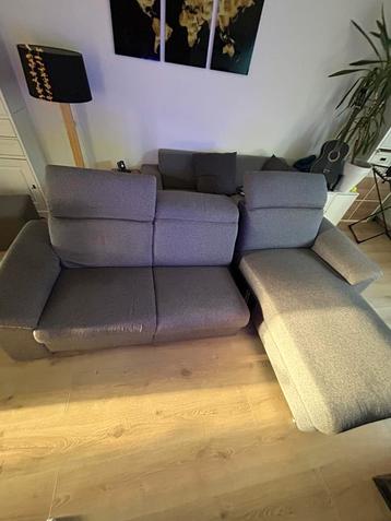 Gratis: Comfortabele antracietgrijze bank met chaise longue