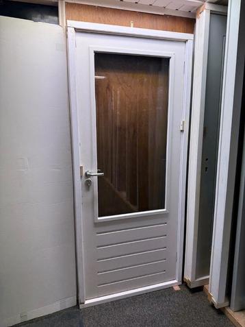 Kozijn incl achterdeur beschikbaar voor biedingen