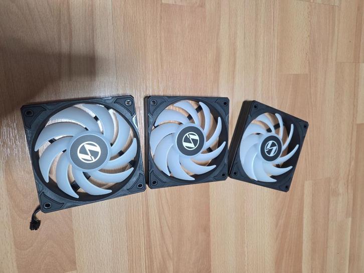 Lian Li GA II LCD 360 Zwart fans, Computers en Software, Computerkoelers, Nieuw, Luchtkoeling, Ophalen of Verzenden