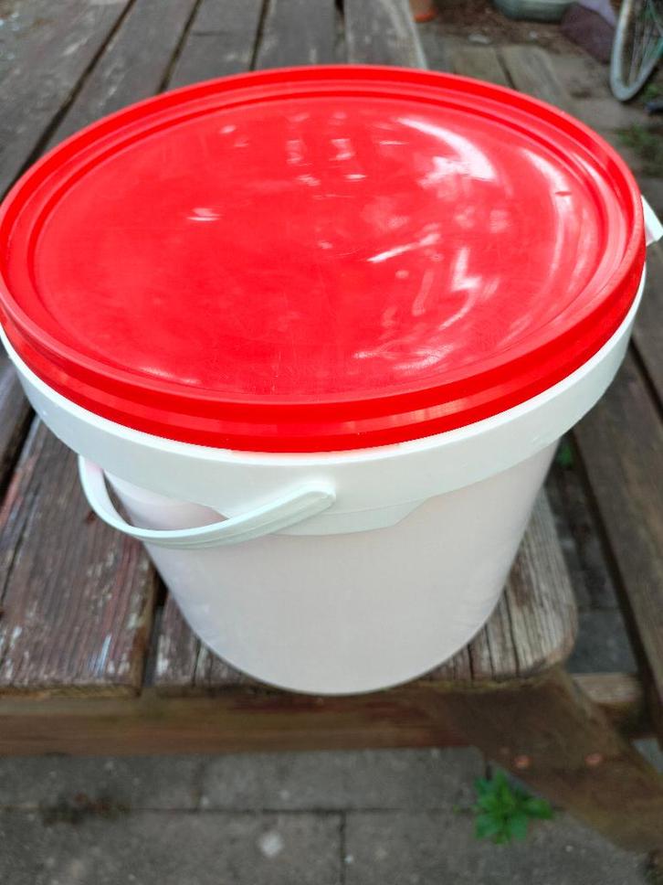 Emmer met deksel 5 liter wit DEN HAAG/SCHEVENINGEN, Huis en Inrichting, Emmers, Zo goed als nieuw, Kunststof, Met deksel, Ophalen