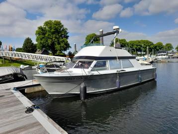 Chriss Craft grijs wit, 10,70 mt polyester romp houten opbou beschikbaar voor biedingen