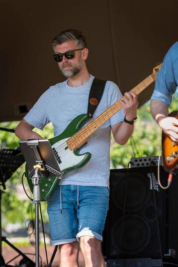 Basgitaarles basgitaar les muziekles Hengelo Twente beschikbaar voor biedingen
