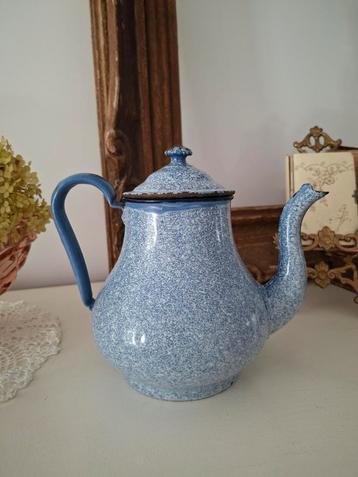 Oude brocante lavendel blauwe emaille kan theekan koffiekan beschikbaar voor biedingen