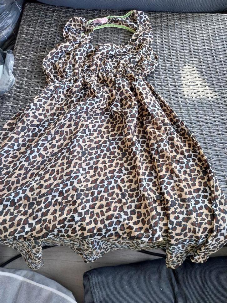 Jurk van hunkemöller, Kleding | Dames, Jurken, Zo goed als nieuw, Maat 38/40 (M), Bruin, Boven de knie, Ophalen of Verzenden
