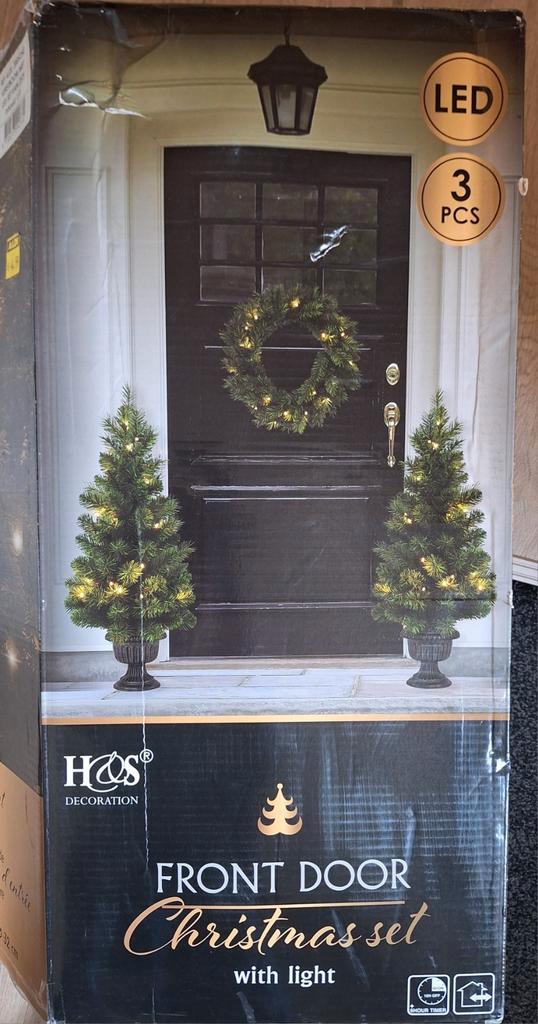 Set met 2 kunstkerstbomen en 1 krans, Diversen, Kerst, Nieuw, Ophalen of Verzenden