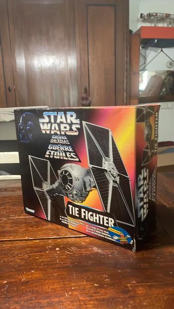 Star wars Tie-Fighter doos uit 1996 beschikbaar voor biedingen