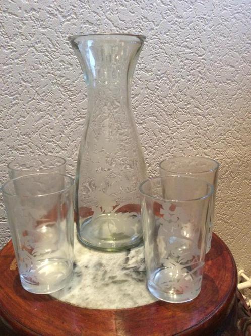 Karaf met 4 glazen (PTMD collection) Mooie glazen karaf met, Huis en Inrichting, Keuken | Servies, Nieuw, Overige typen, Overige stijlen