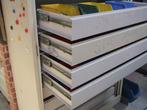 Laden voor in gereedschap kast werkplaats