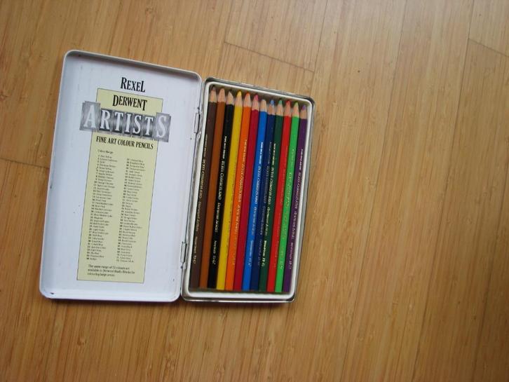 t.k. doos Derwent fine art kleurpotloden, Hobby en Vrije tijd, Tekenen, Zo goed als nieuw, Potlood of Stift, Ophalen of Verzenden