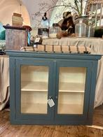 Antieke houten hangkast, vitrine, blue gray, landelijk wonen, Nieuw, Hoofdstraat 15 de steeg, Minder dan 100 cm, Il fienile