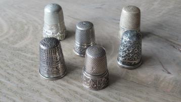  6 oude zilveren vingerhoeden met diverse motieven  beschikbaar voor biedingen
