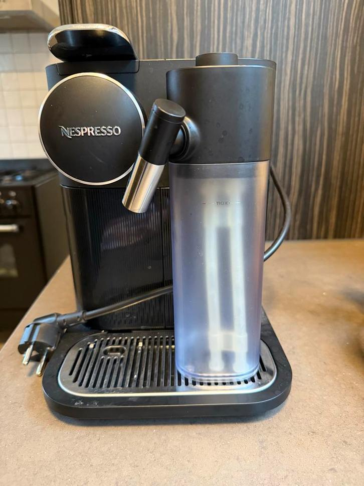 Delonghi Nespresso Gran Lattissima, Witgoed en Apparatuur, Koffiezetapparaten, Gebruikt, Koffiepads en cups, Espresso apparaat
