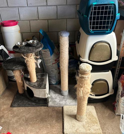Krabpaal, mand, kattenbak, reismand, honden spullen koelmat, Dieren en Toebehoren, Kattenbakken, Gebruikt, Ophalen of Verzenden