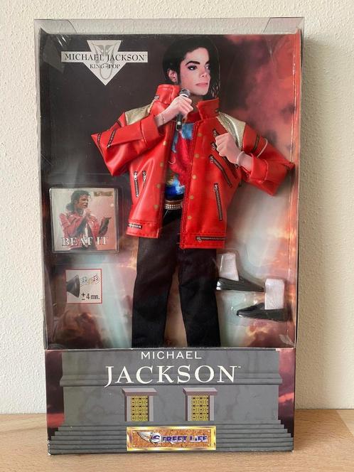 Nieuw Michael Jackson kleding set Beat it voor zingende pop, Hobby en Vrije tijd, Overige Hobby en Vrije tijd, Nieuw, Ophalen of Verzenden