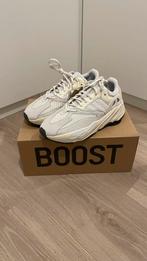 Yeezy Boost 700 Analog 42 2/3, Wit, Nieuw, Ophalen of Verzenden, Sneakers of Gympen
