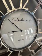 Grote Richmond Wandklok Zilver, Huis en Inrichting, Woonaccessoires | Klokken, Ophalen, Zo goed als nieuw, Wandklok