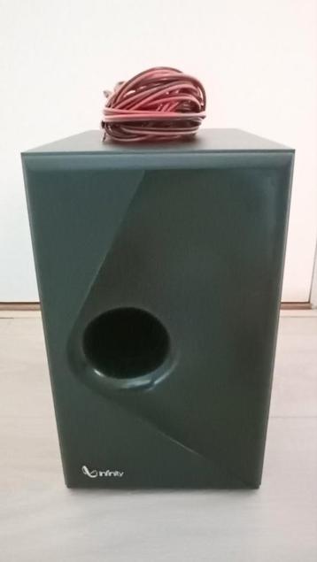 Nette infinity subwoofer, zgan randen! beschikbaar voor biedingen