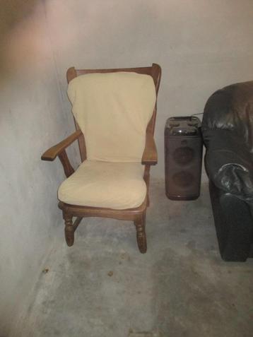 Gratis - vintage stoel beschikbaar voor biedingen