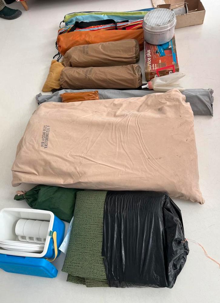 2 tenten inclusief kampeeruitrusting, Caravans en Kamperen, Tenten, Gebruikt, Ophalen