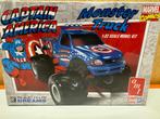 AMT 1/32 Captain America Monster Truck 857/12, Hobby en Vrije tijd, Modelbouw | Auto's en Voertuigen, Overige merken, Verzenden