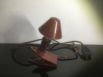 Oud knijplampje in bakeliet beschikbaar voor biedingen