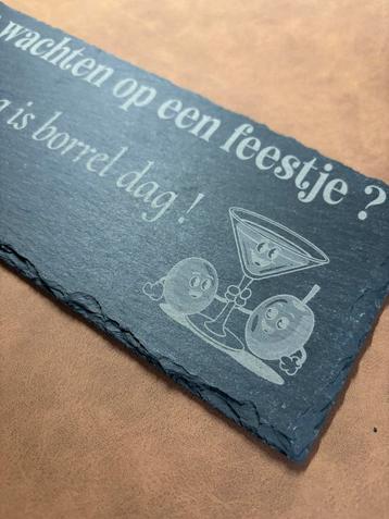Leisteen Borrelplank met Gravure 30x11cm beschikbaar voor biedingen