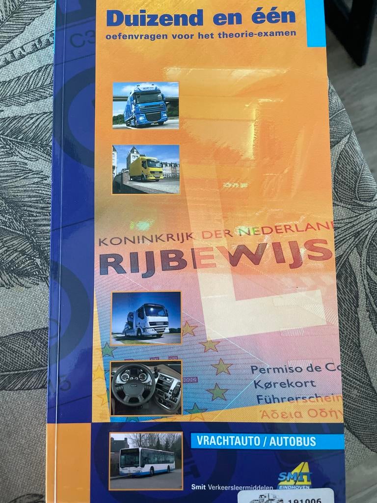Theorieboek Rijbewijs Vrachtauto/Autobus, Boeken, Techniek, Gelezen, Autotechniek, Ophalen of Verzenden