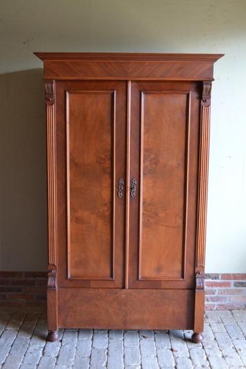 Prachtige strakke antieke mahonie houten Jugendstil kast. beschikbaar voor biedingen
