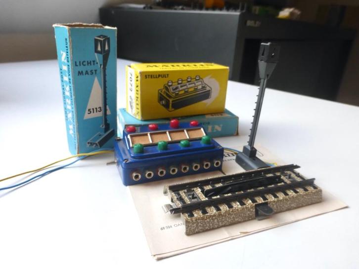 Marklin 5112 ontkoppel rails + lantaarn + bedieningspaneel, Hobby en Vrije tijd, Modeltreinen | H0, Gebruikt, Overige typen, Wisselstroom