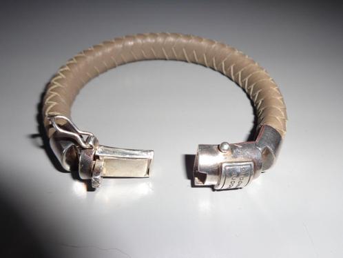 grijs/bruine leren armband van Buddha to Buddha, Sieraden, Tassen en Uiterlijk, Armbanden, Zo goed als nieuw, Leer, Bruin, Ophalen of Verzenden