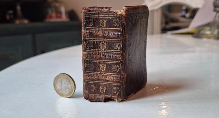Oud miniatuur lied-boekje , omstreeks 1700, Antiek en Kunst, Antiek | Boeken en Bijbels, Verzenden