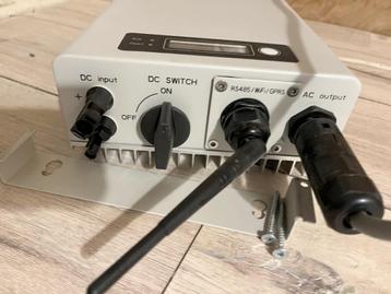 Omvormer, montagemateriaal en 4x 275Wp zonnepanelen uit 2017 beschikbaar voor biedingen