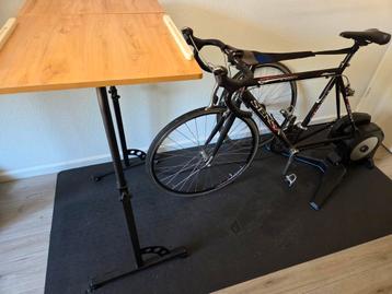 Tacx Flux 2 + Sensa Umbria + Mat + Laptoptafel beschikbaar voor biedingen