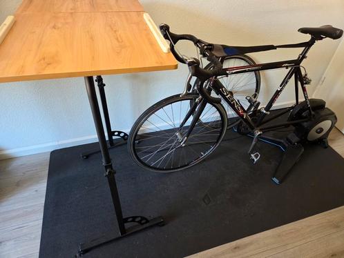 Tacx Flux 2 + Sensa Umbria + Mat + Laptoptafel, Sport en Fitness, Fitnessapparatuur, Gebruikt, Hometrainer, Benen, Metaal, Ophalen