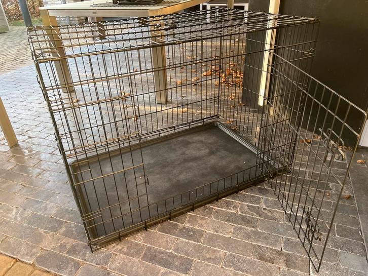 Honden bench met tussenrek en hoes 105 x 70 x 77 (lxbxh), Dieren en Toebehoren, Hondenbenches, Zo goed als nieuw, Ophalen