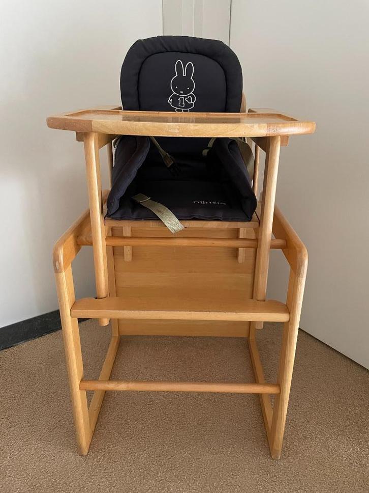 Houten kinderstoel met Nijntje kussen voor aan de eettafel, Kinderen en Baby's, Kinderstoelen, Gebruikt, Overige typen, Aanschuifbaar
