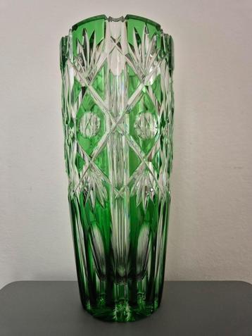 Kristallen vaas groen, 25 cm hoog 12 cm doorsnee beschikbaar voor biedingen