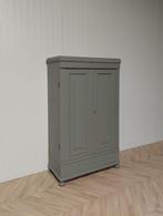 Landelijke klassieke kast, tweedeurs, legkast, linnenkast, Antiek en Kunst