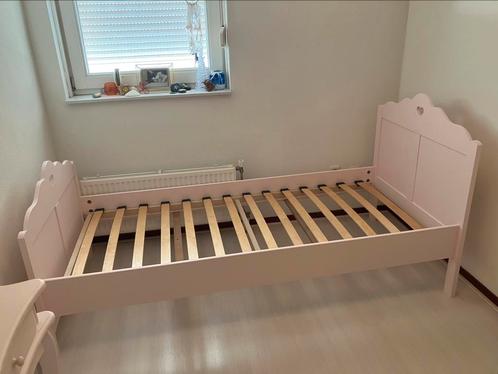 slaapkamer queen Anne stijl roze ( kast, bed en dressoir ), Kinderen en Baby's, Kinderkamer | Bedden, Zo goed als nieuw, 180 cm of meer