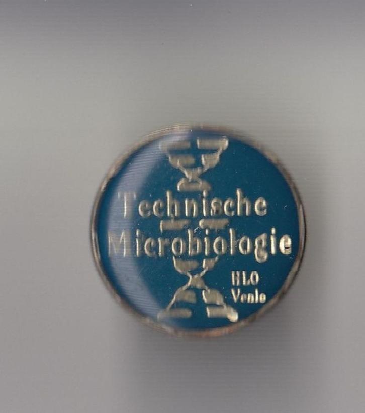 Venlo HLO Technische Microbiologie pin, Verzamelen, Speldjes, Pins en Buttons, Gebruikt, Speldje of Pin, Overige onderwerpen, Ophalen of Verzenden