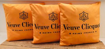 Veuve Clicquot Linnen Dubbele Print Kussenhoezen. beschikbaar voor biedingen