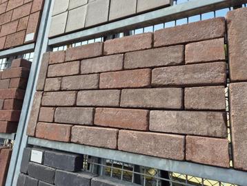 linge formaat met facet rood bruin genuanceerd beschikbaar voor biedingen