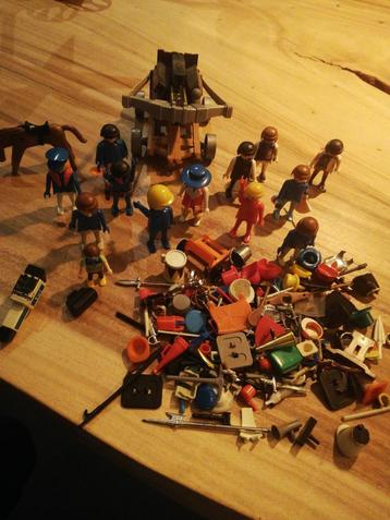 Collectie playmobil poppetjes met veel accessoires  beschikbaar voor biedingen