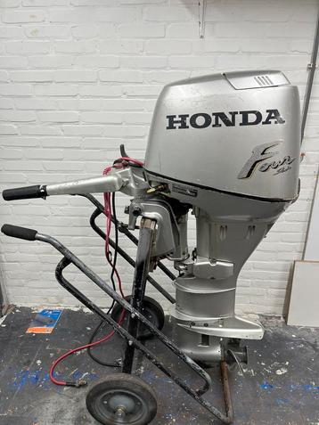 Honda 30 pk 4 takt Langstaart buitenboordmotor boot motor.