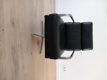 Fauteuil (2) beschikbaar voor biedingen