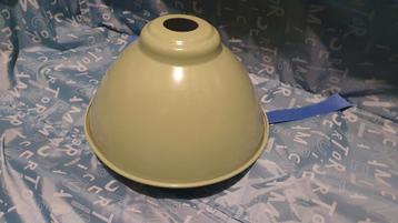 Green metal lampshade beschikbaar voor biedingen