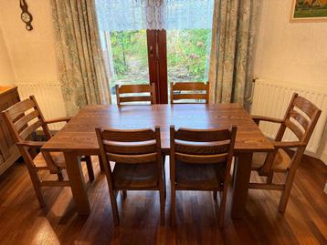 Massieve eiken eettafel met 6 stoelen beschikbaar voor biedingen