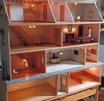 Poppenhuis met verlichting, Verzamelen, Ophalen, Zo goed als nieuw, Poppenhuis