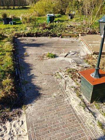Betonnen Waaltjes (grijs en bont) GRATIS OPHALEN ca. 12 m2 beschikbaar voor biedingen